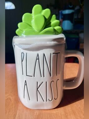 🪴Rae Dunn "PLANT A KISS" - White Mug w Green Succulent Lid Topper
